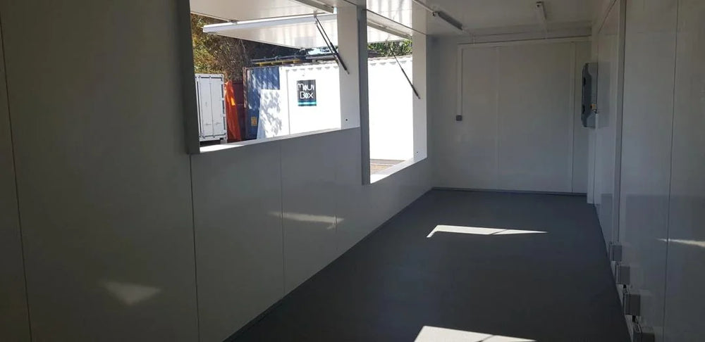 Chiosco Bar Modulare 27mq con Rivestimento in Legno 40 Piedi