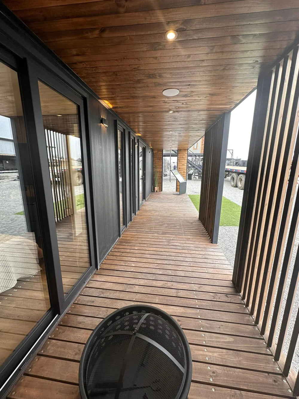 Modulo Abitativo "SURF BOX" 30 mq – Design Contemporaneo e Comfort Premium