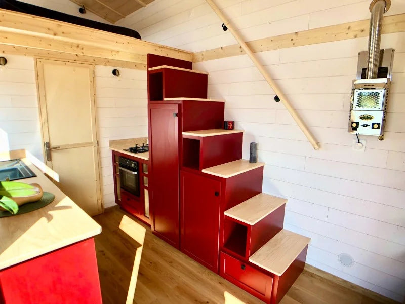 Tiny House Autonoma 16.5mq con Due Mezzanini per 4 Persone