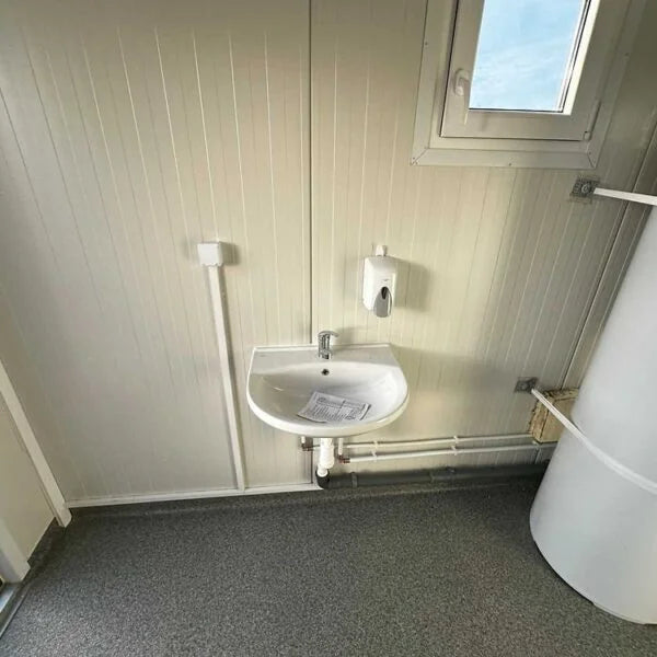 Unità Sanitaria Mobile Usata 14.8 mq con 6 Docce e Servizi Igienici Integrati