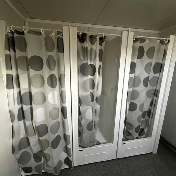 Unità Sanitaria Mobile Usata 14.8 mq con 6 Docce e Servizi Igienici Integrati