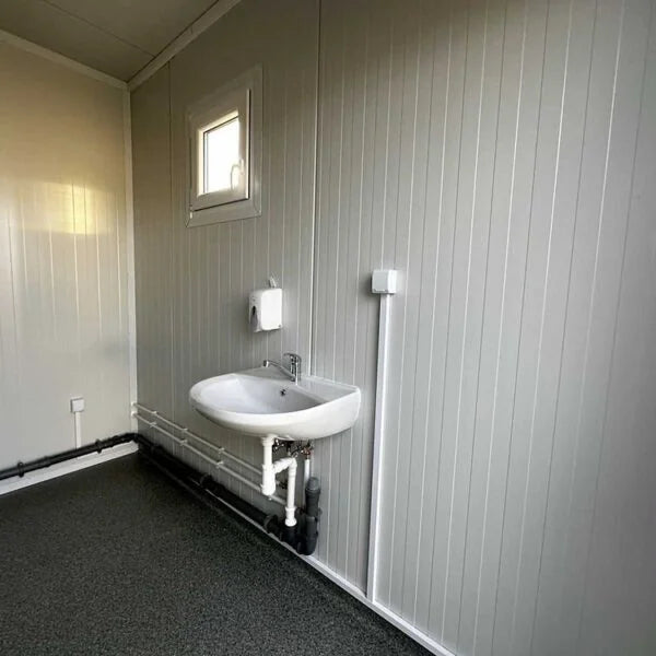 Unità Sanitaria Mobile Usata 14.8 mq con 6 Docce e Servizi Igienici Integrati